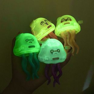 创意礼品摆摊潮玩魔性跳舞水母发条玩具夜光章鱼车解压儿童玩具