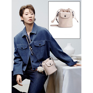 2025新款抽绳水桶包王曼昱同款小福袋包牛皮小水桶迷你单肩斜挎包