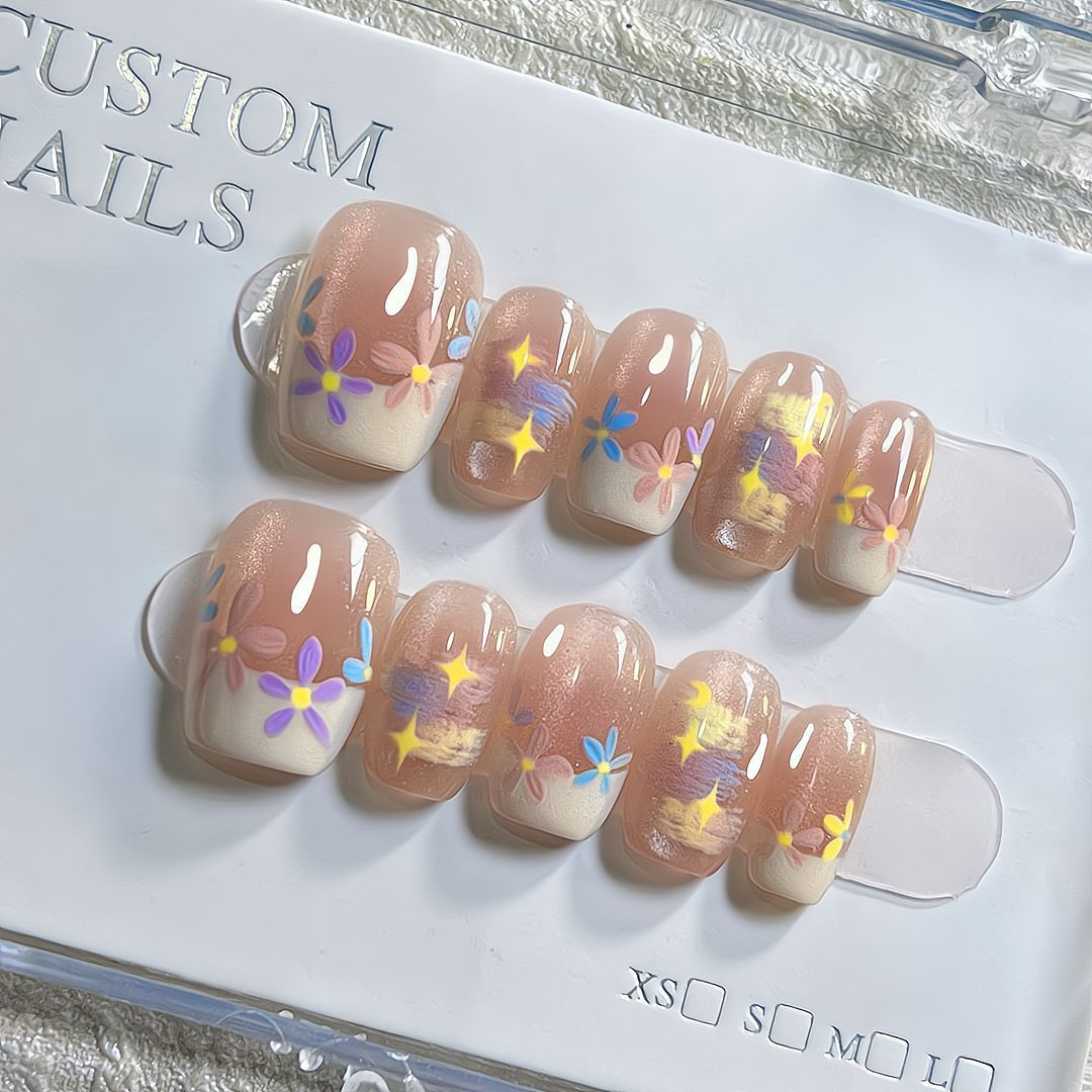 多巴胺彩虹线条波点可爱小熊蛋糕冰透玻璃珠猫眼简约短款美甲贴片