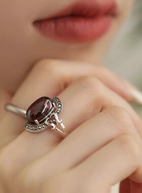 925银复古新中式琥珀镂空边钻蛋面戒指环开口调节做旧民族风女士