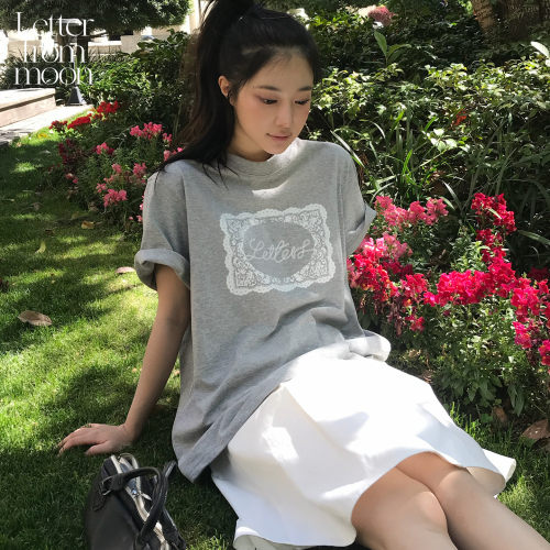 Letter from moon 简约宽松款蕾丝装饰上衣2026夏季新款休闲短袖
