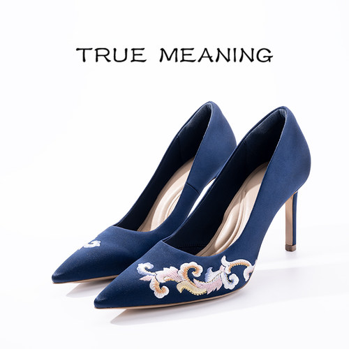 TrueMeaning藏青刺绣缎面高跟鞋