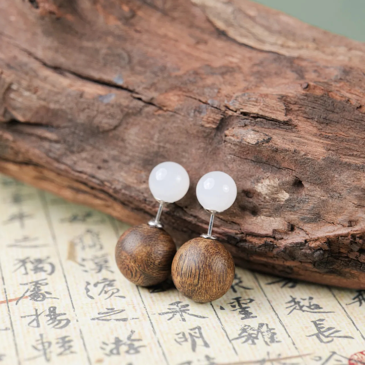范语 · 沉香白玉前后戴耳钉 FF2583093