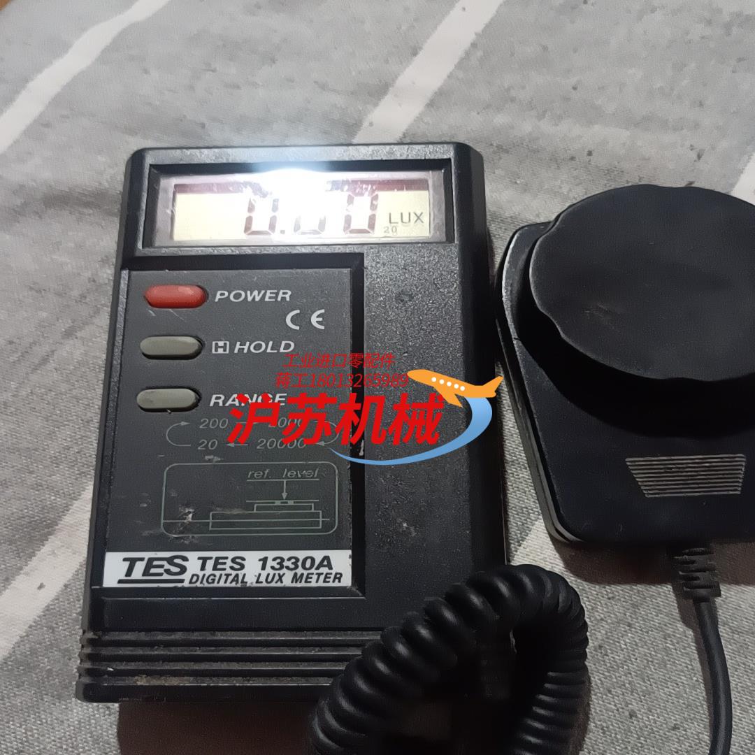 台湾泰仕TES1330A 数字光照度计高精度成色如图