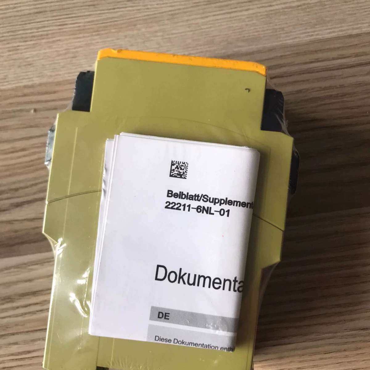 安全继电器型号XV2P货号777500全新，总计