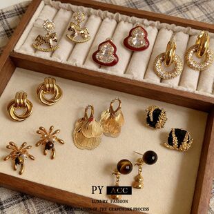 复古设计感轻奢百搭秋冬耳扣耳饰美拉德通勤镂空日常吊坠耳环花瓣