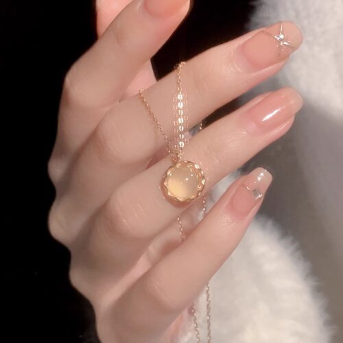 Bluehour太阳项链白玉髓女