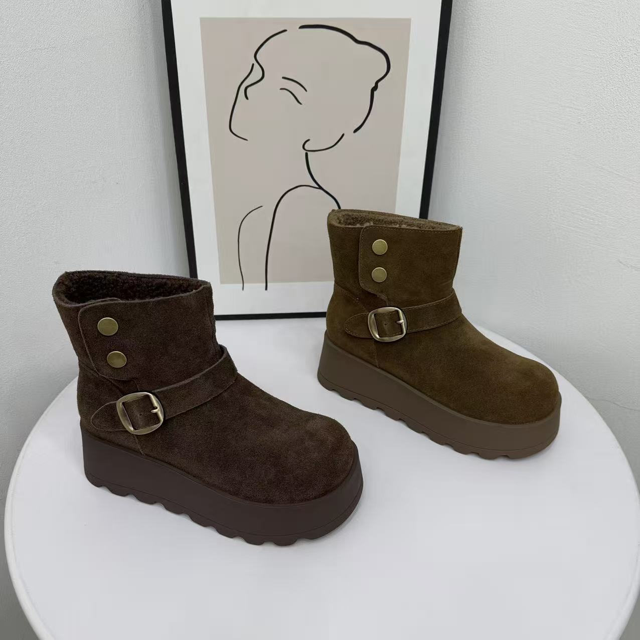 2025年冬季新款加绒保暖复古厚底雪地靴女加厚防滑扣带短靴棉鞋潮