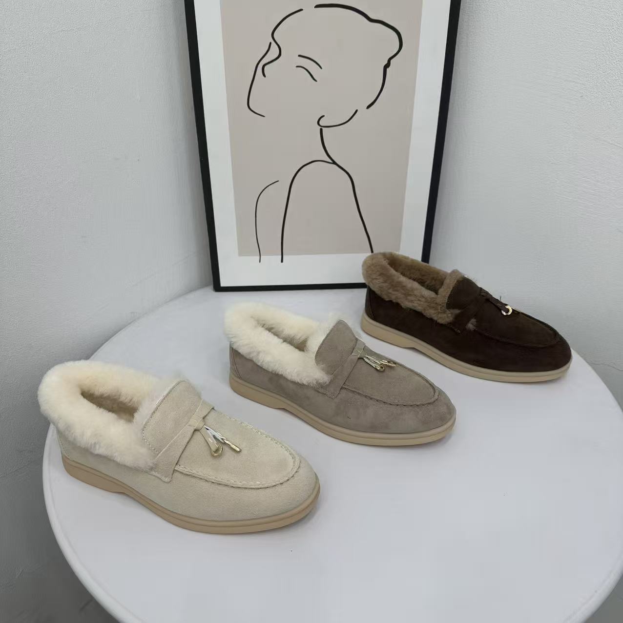 英伦风羊皮舒适软底小皮鞋女2025冬款百搭尖头一脚蹬保暖乐福鞋女