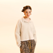 Cozydoll慵懒风水貂毛亲肤软糯米杏白翻领保暖厚实短款 显瘦毛衣