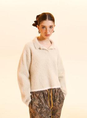 Cozydoll慵懒风水貂毛亲肤软糯米杏白翻领保暖厚实短款显瘦毛衣