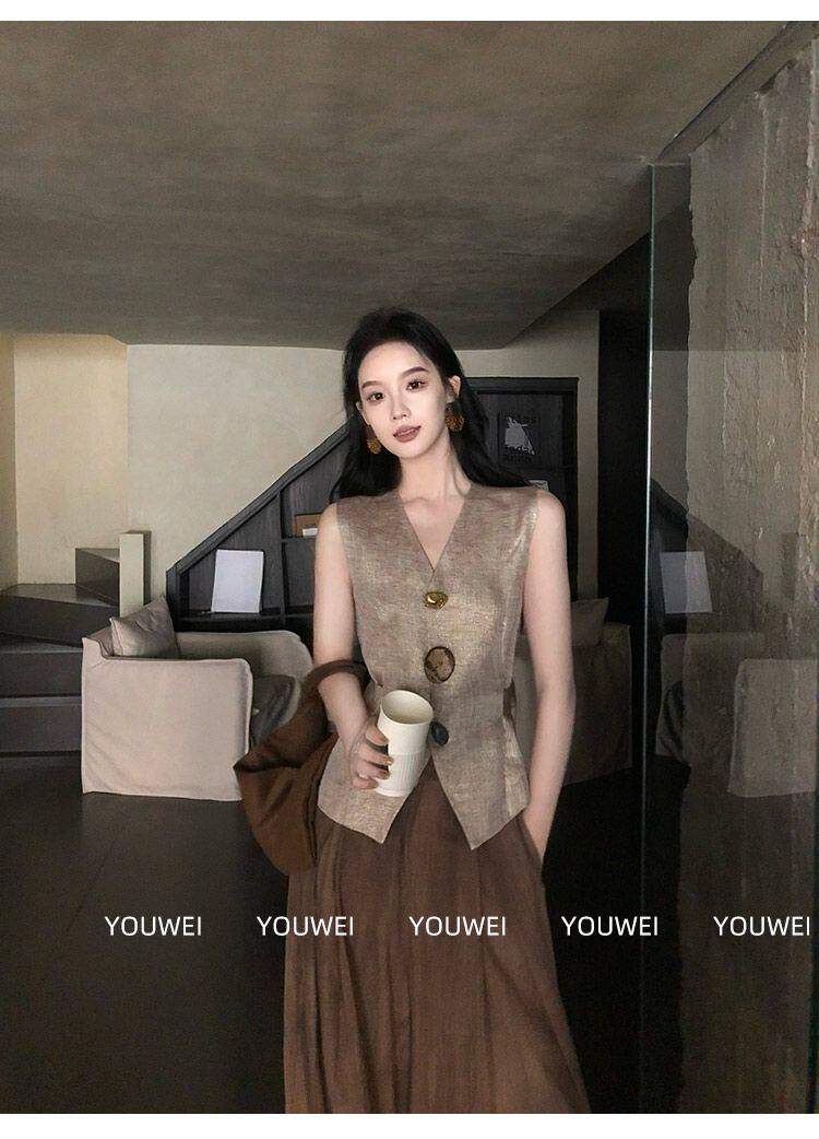 2025东大门夏季新款V领马甲女小众气质修身设计感无袖背心上衣潮