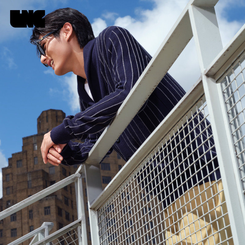 羊绒、logo皮标、青果领