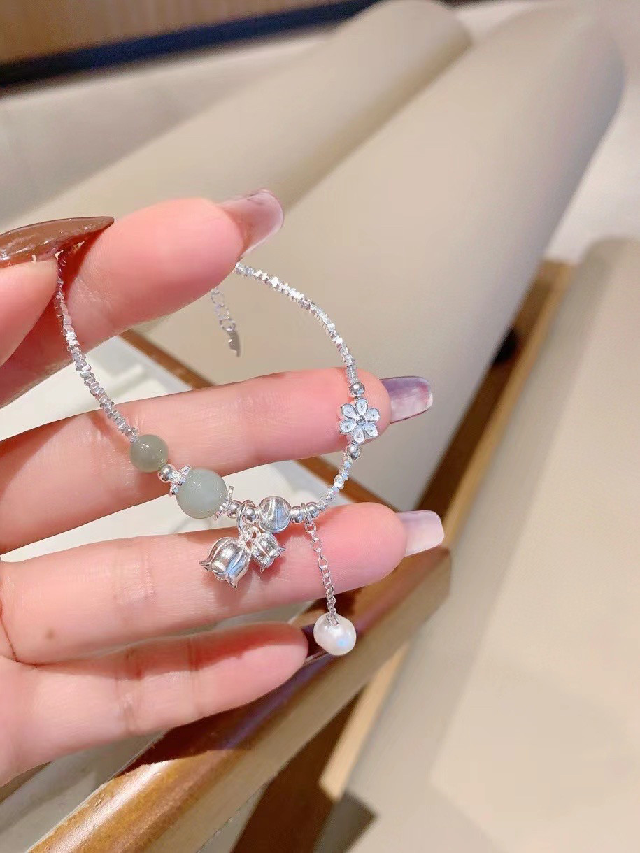 s925纯银天然和田玉碎银子手链铃兰花森系手串女小众设计520礼物