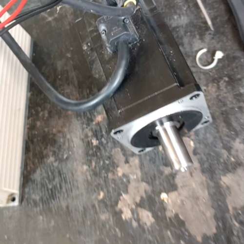 议价安川SGDV-2R8A01B002000驱动器带电机SGMJ维修