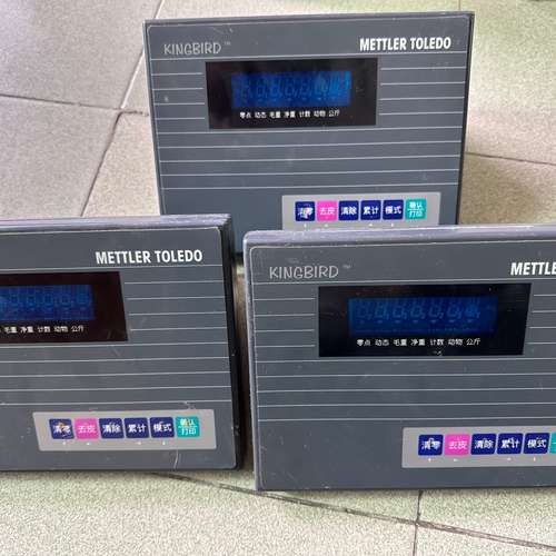 议价称重显示控制器。金鸟XK3130，成色如图，通电显示正常。功维