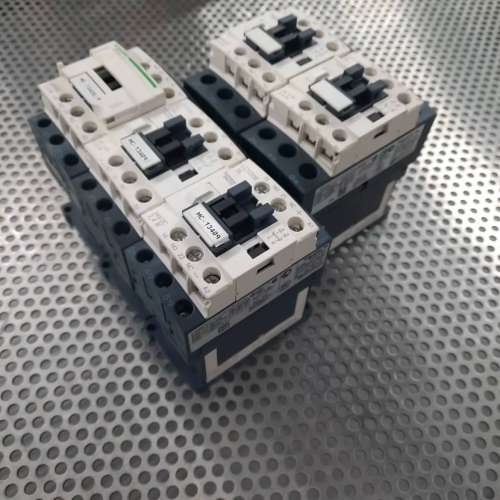 议价施耐德交流接触器LC1 D09和LC1 D25，型号齐全，状维修