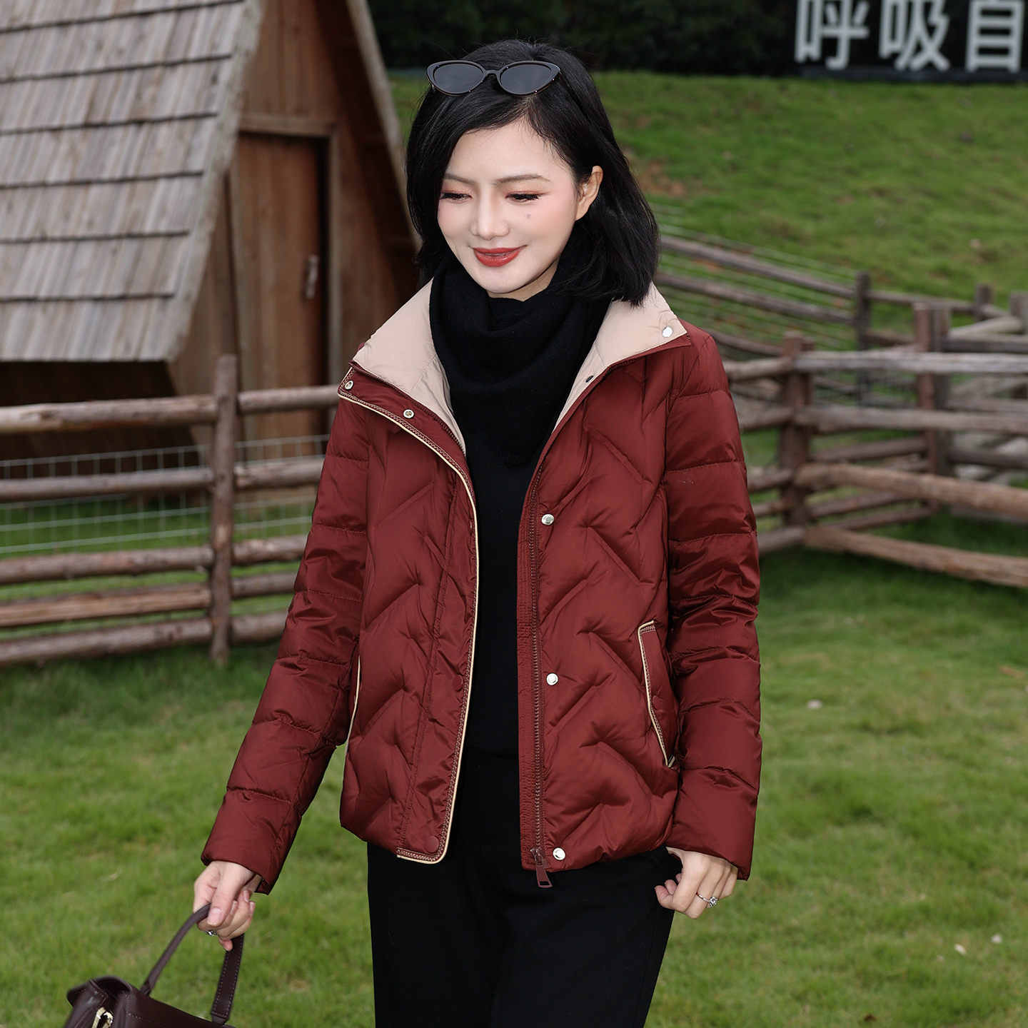 立领撞色轻量化短款羽绒服女