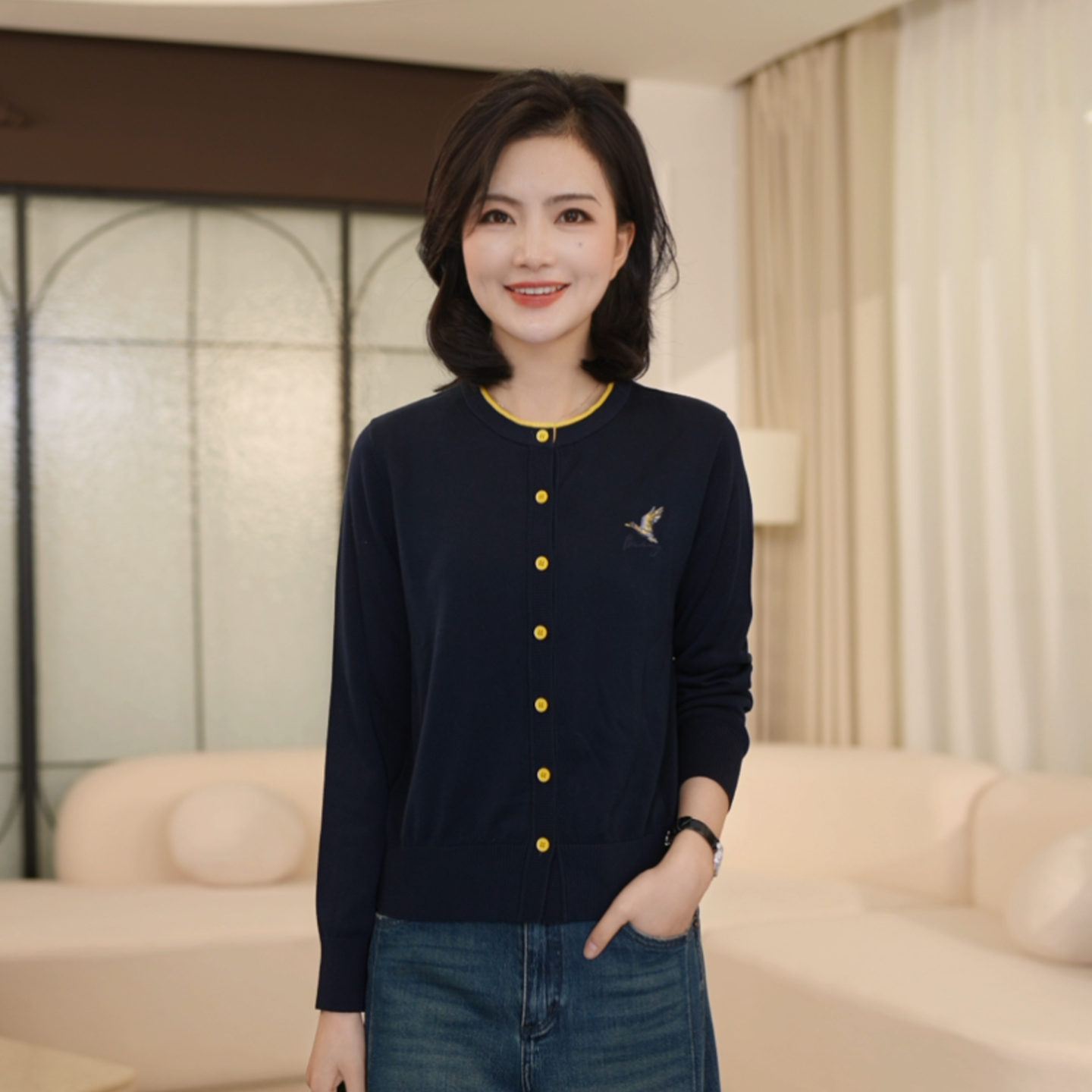 莱赛尔撞色刺绣针织开衫女短款