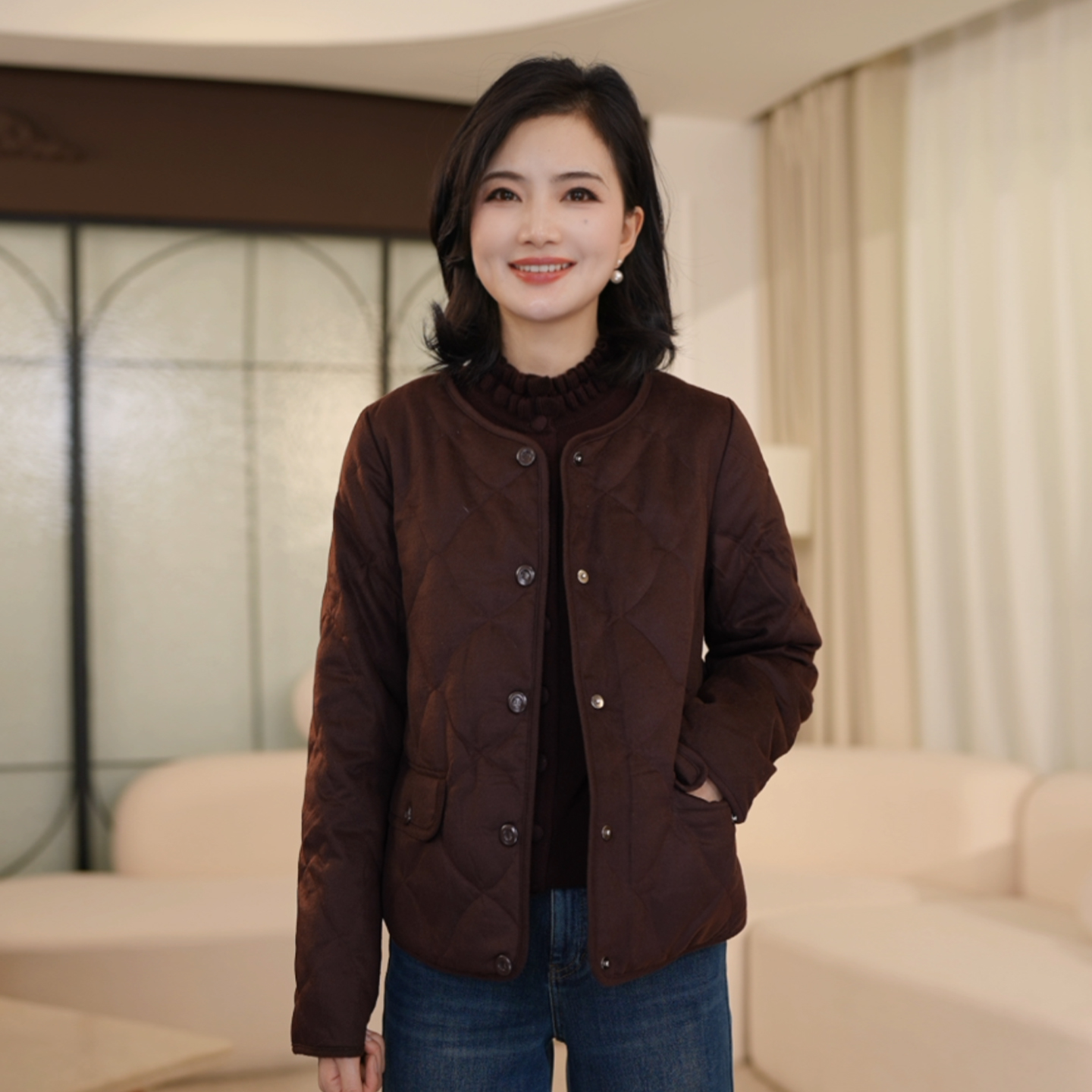 轻量化90白鹅绒保暖羽绒服女短款