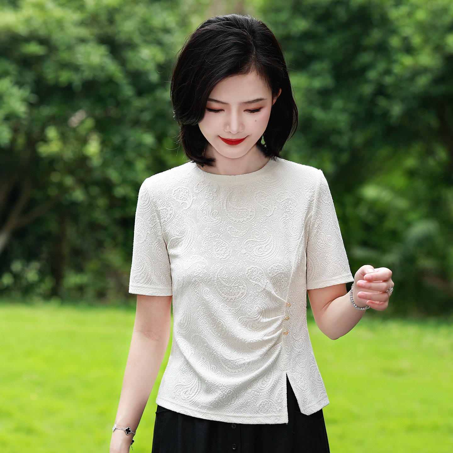 枫竺阿楠anan纯色圆领不规则打褶珠子装饰短袖T恤女夏季上衣