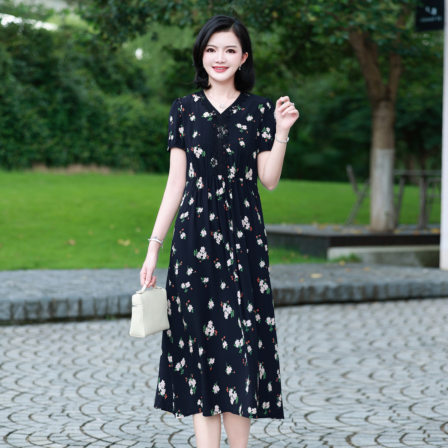枫竺阿楠气质v领碎花显瘦收腰中长款桑蚕丝法式连衣裙夏装真丝裙