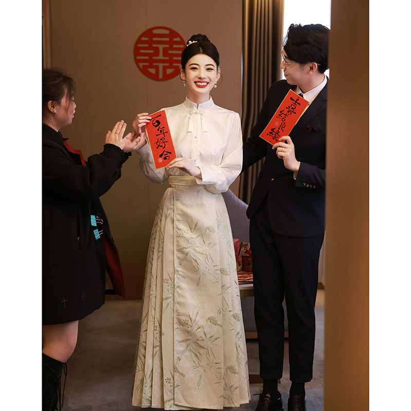速发新登礼订婚马面裙套装平时可穿衣服香槟色敬酒服婚服领证中记