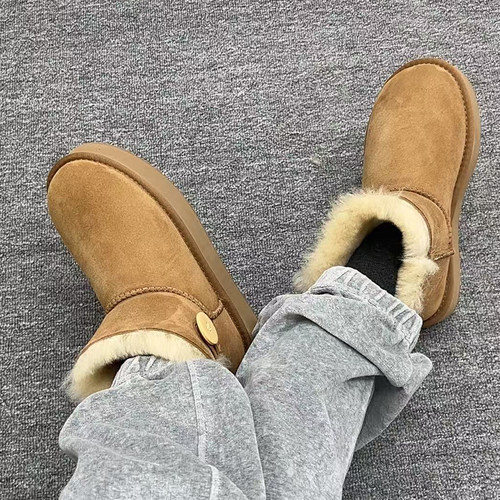 桑坡羊皮毛一体雪地靴厚底木扣2025新厚底羊皮毛一体雪地靴