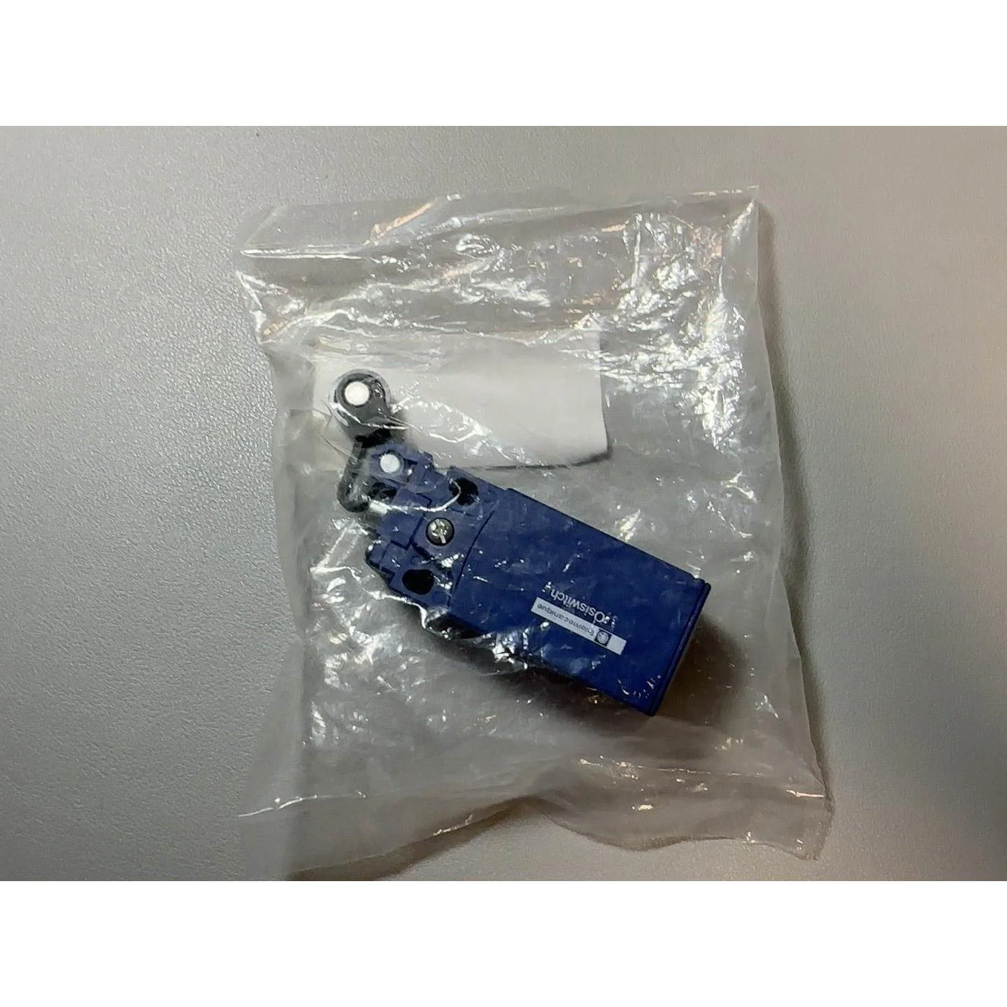 非标价施耐德全新原装XCKN2127P20C，数量1个，单价32.议价