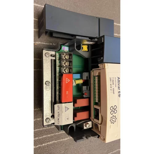 非标价施耐德9成新ATV61FHU75N4Z，7.5KW，数量1个议价