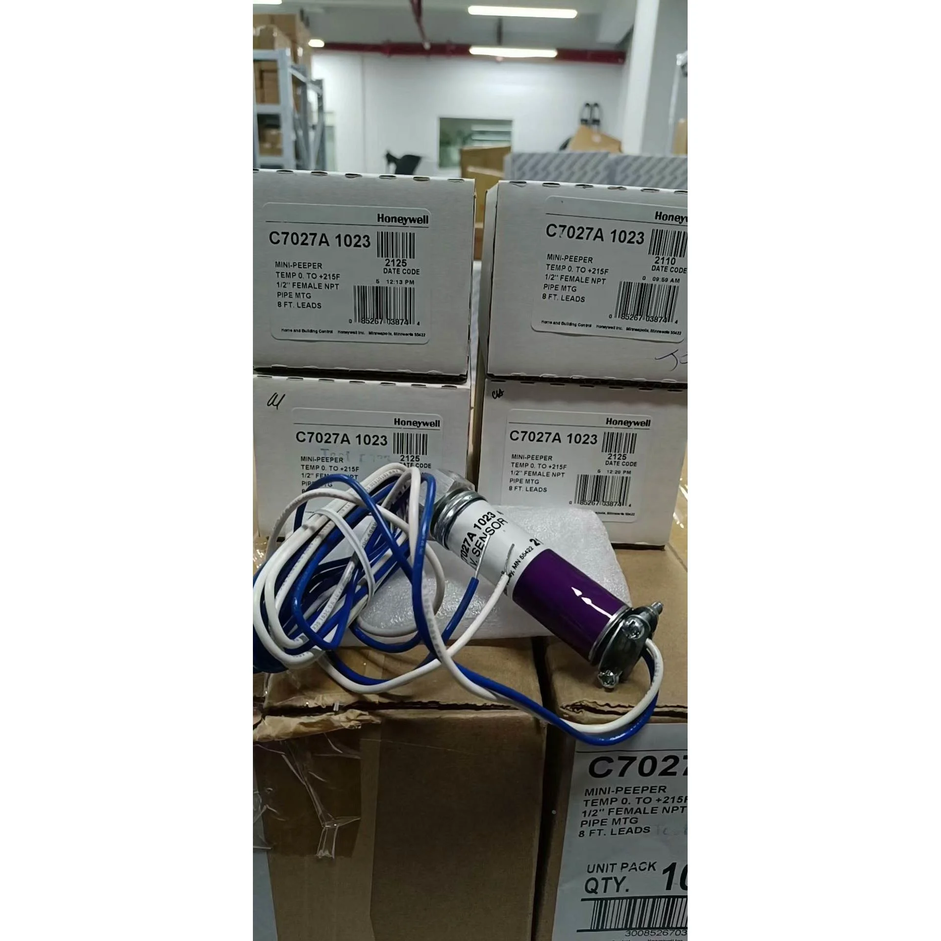 非标价C7027A1072霍尼韦尔火焰探测器C7035A1031议价