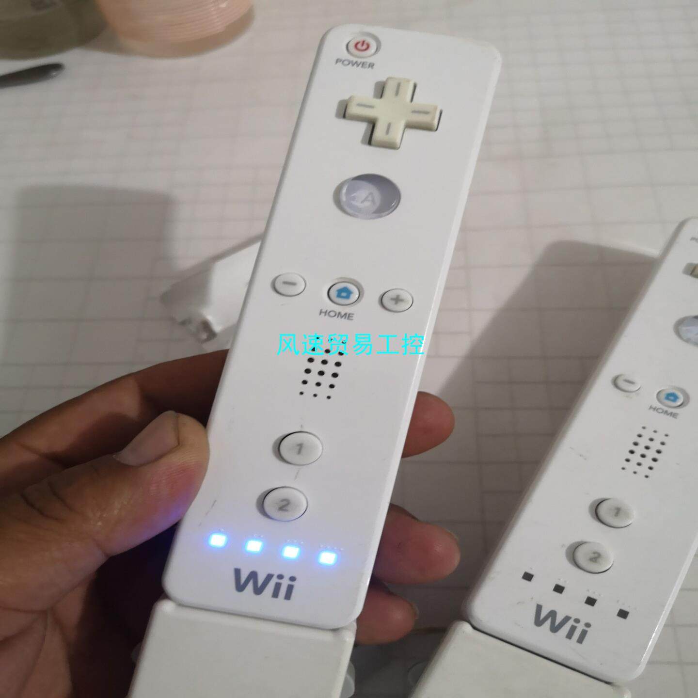 非标价wii游戏手柄如图所示现货俩个带加速器电池不带成色议价