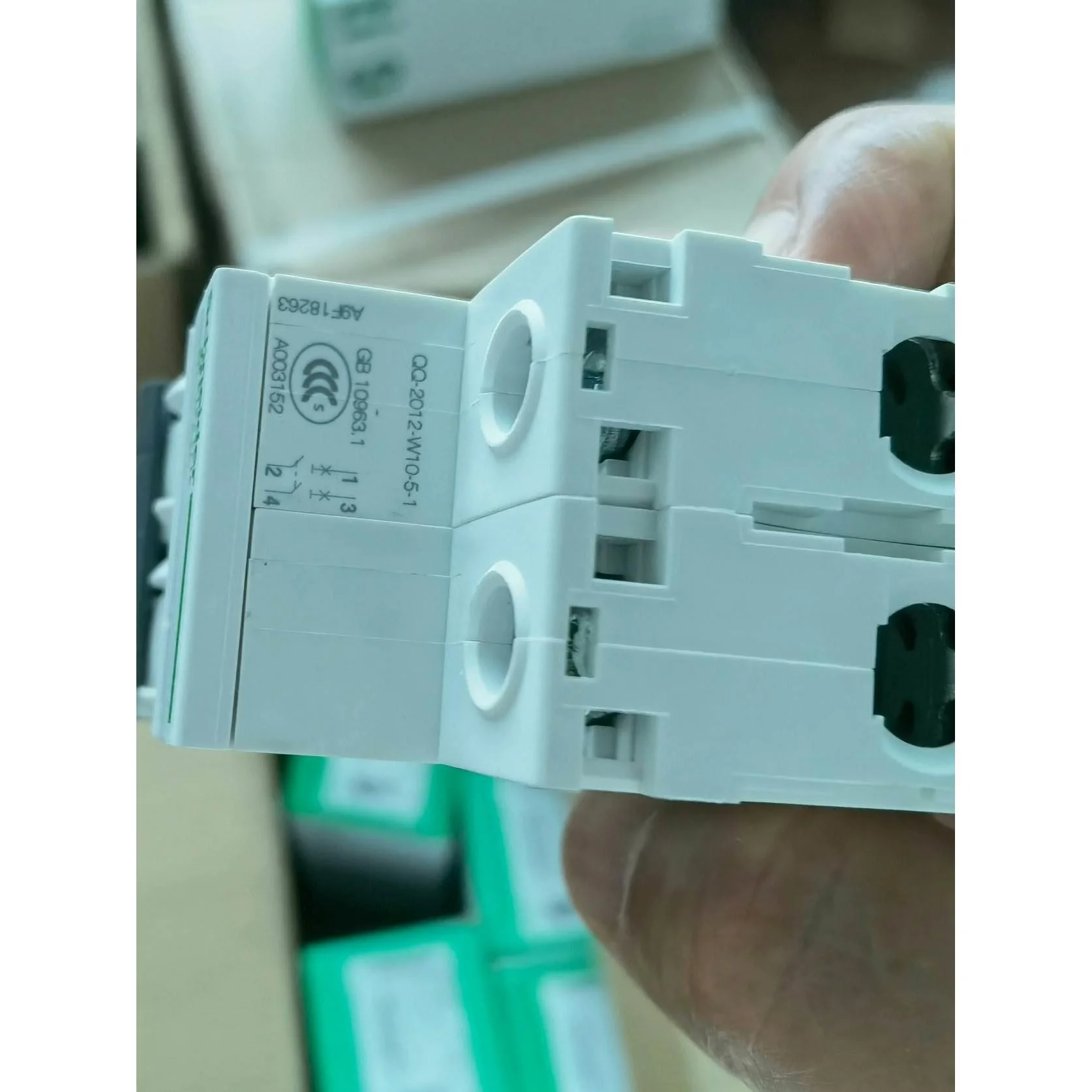 非标价施耐德iC65N 2P C63A，订货号A9F18263，议价