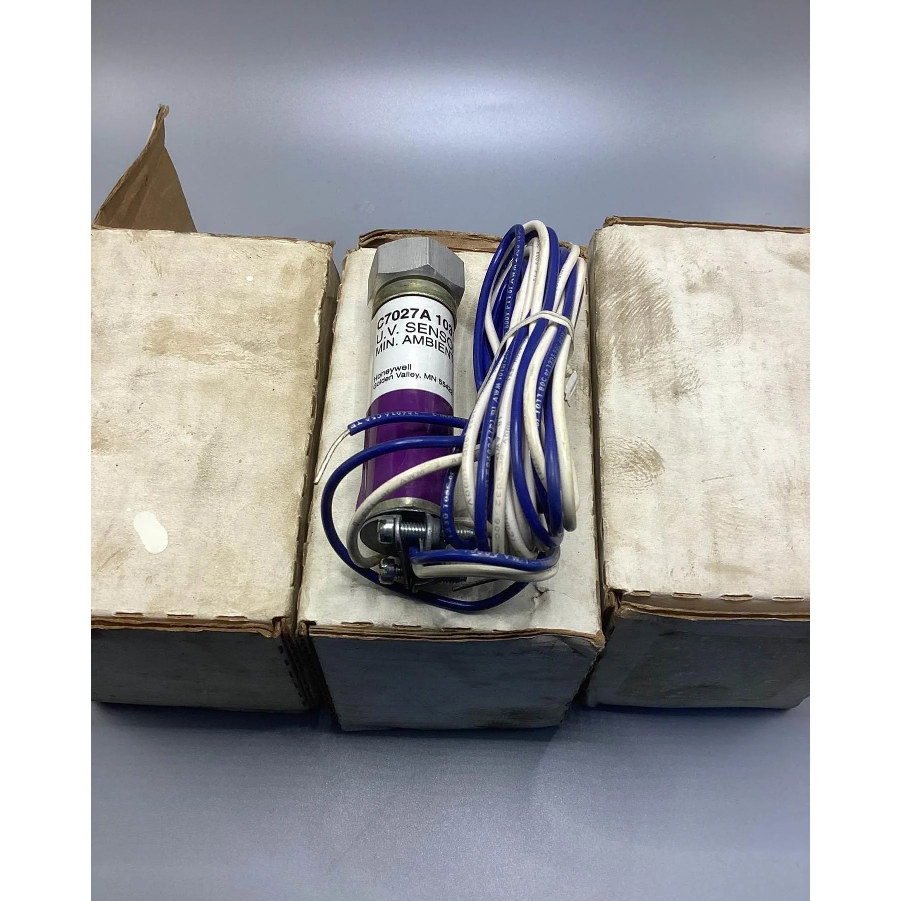 非标价出全新未使用的F027TA1500A，是美国霍尼韦尔Hone议价