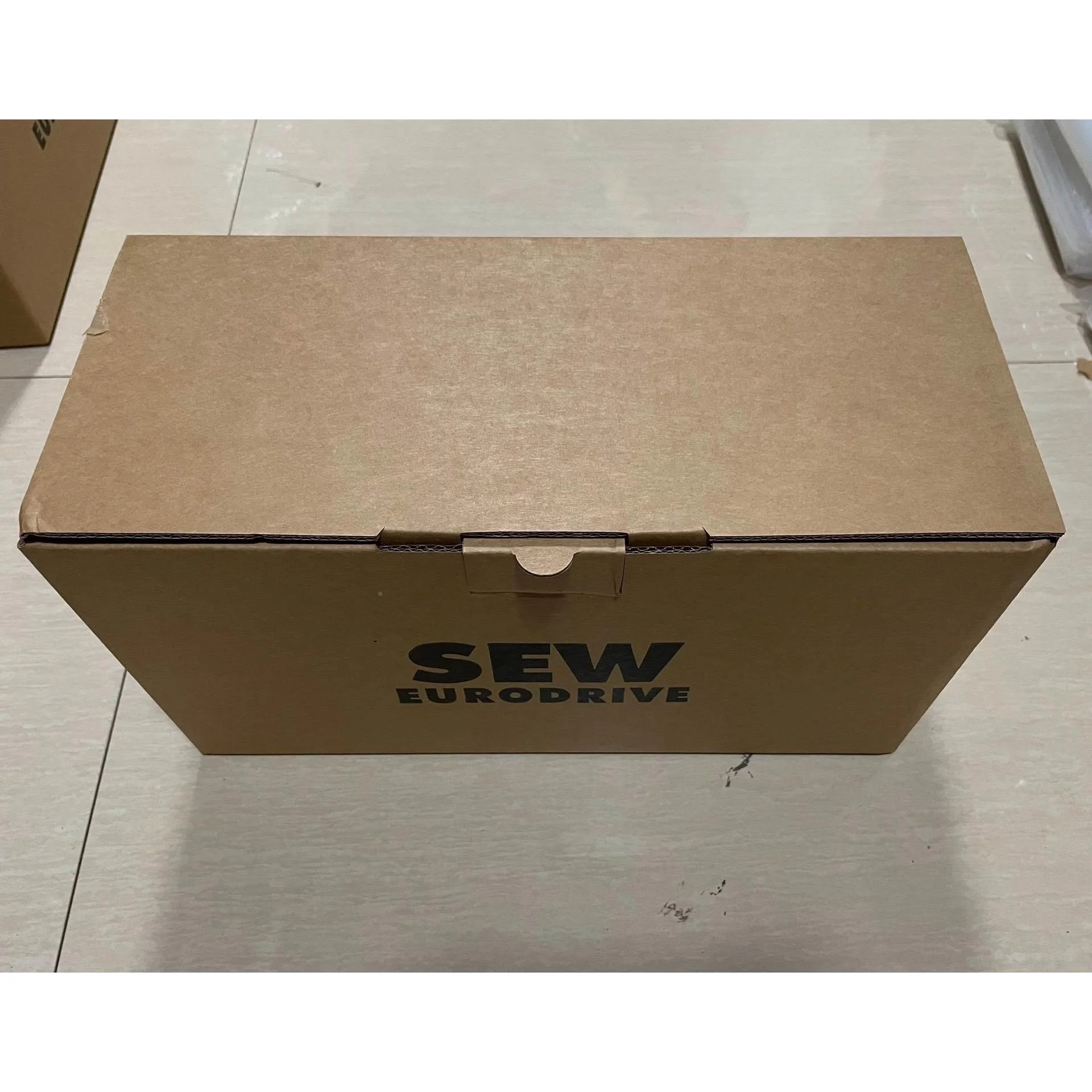 非标价MC07B0008-5A3-4-00 全新SEW变频器0.7议价