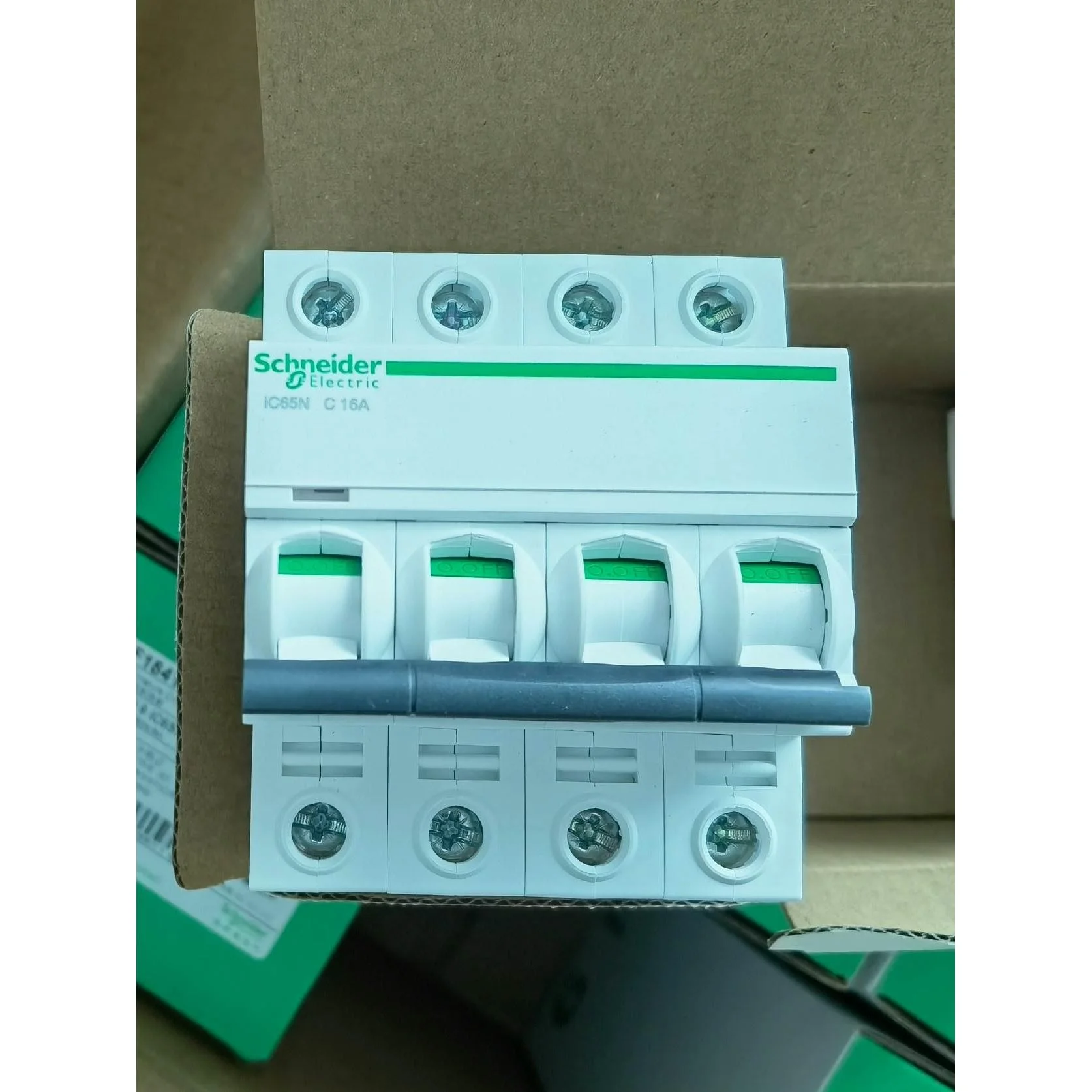 非标价施耐德小型断路器iC65N 4P C16A，订货号：A9F1议价
