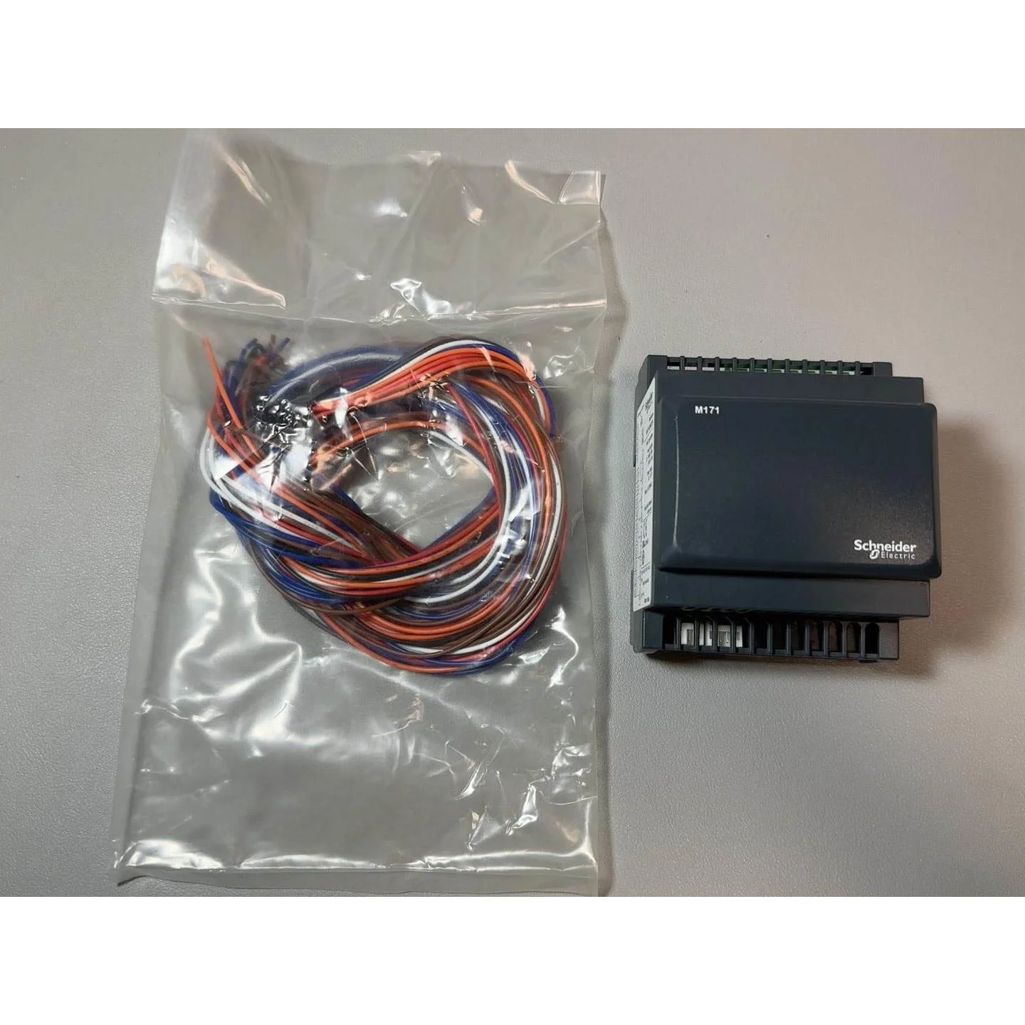 非标价施耐德全新原装TM171OBM22R，数量1个，单价471.议价