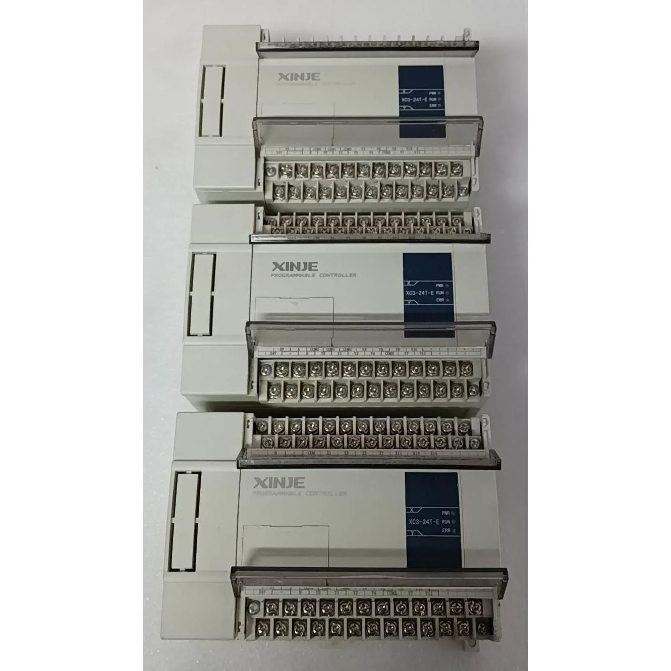 非标价信捷XC3-24T-E，3只，成色新，实拍图。自带2轴脉冲输议价