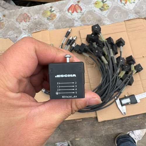 非标价SCHA艾查电磁阀连接线，一头电磁阀插头，一头是M12的5议价