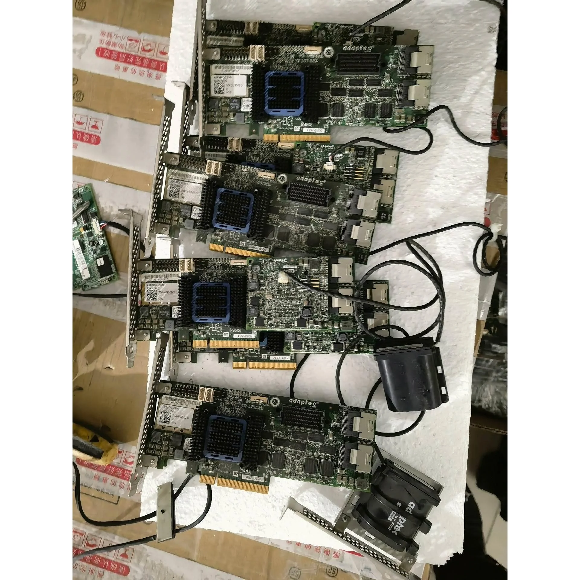 非标价Adaptec ASR-6805T 512MB RAID阵列议价