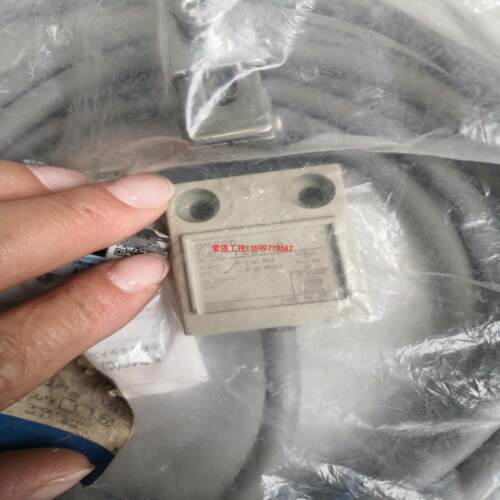 【荣强工控】D4C-1227-P欧姆龙行程开关D4C-1320 1501
