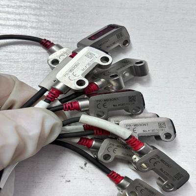 KEYENCE基恩士传感器PR-MB30N3有8个，PR-M