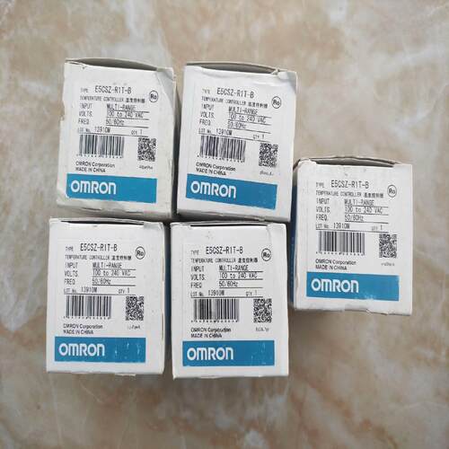 欧姆龙温控器E5CSZ-R1T-B  5个
