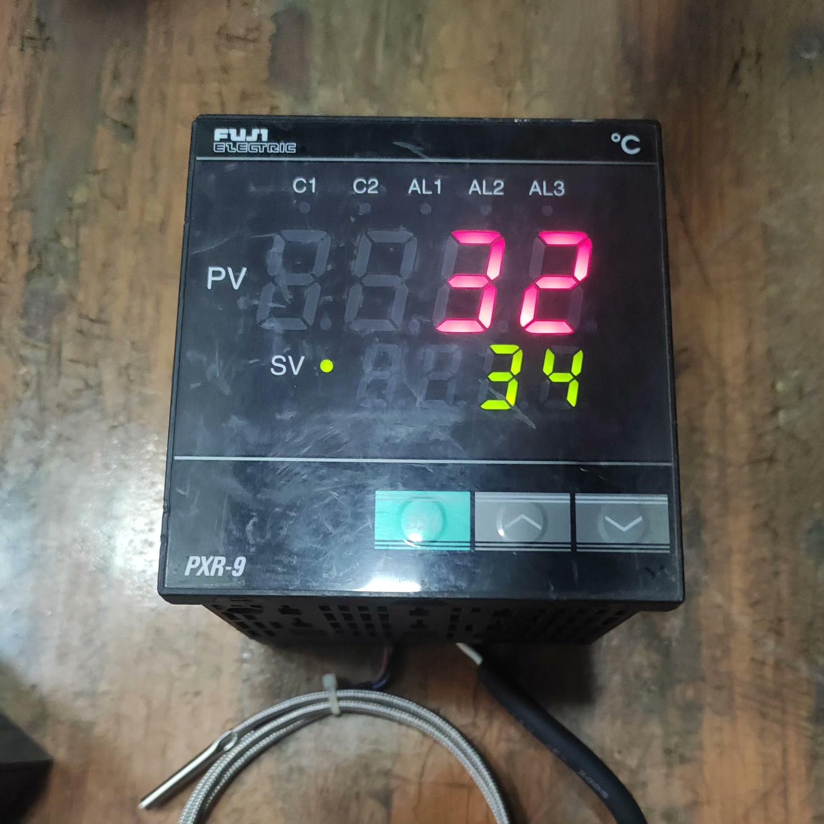 富士温控器PXR9TEY1-8V000-A  PXR-9温控