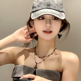 新款时尚设计感黑色倒三角耳环耳圈时尚百搭轻奢气质显瘦耳钉耳饰