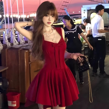 红色连衣裙女轻奢高级感2025夏季无袖小个子蝴蝶结贝微微同款裙子