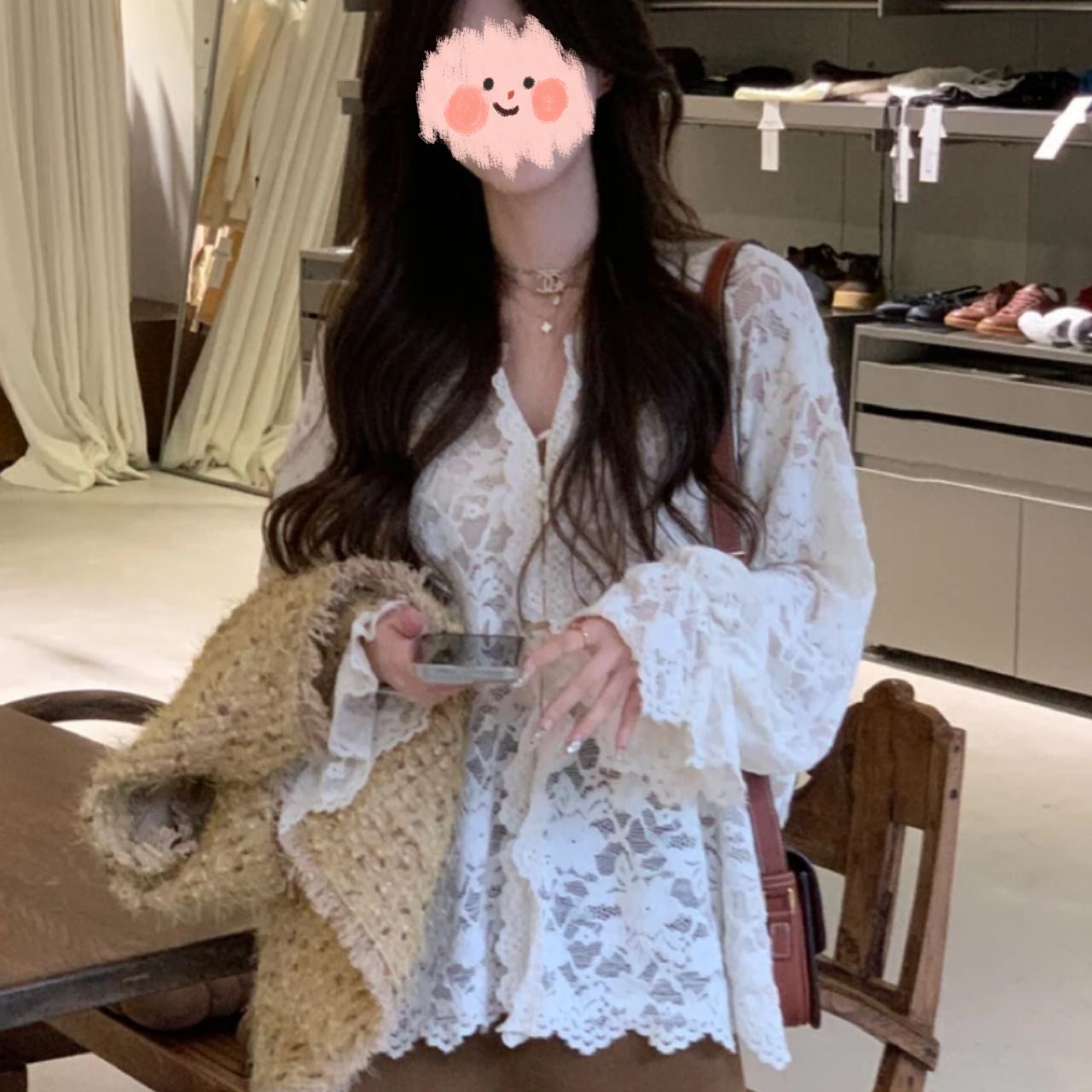 2026年秋季新款钩花镂空长袖蕾丝衬衫女温柔气质宽松V领内搭上衣