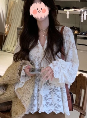 2026年秋季新款钩花镂空长袖蕾丝衬衫女温柔气质宽松V领内搭上衣