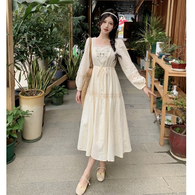 速发大码重工刺绣方领仙衣裙法式茶歇裙子超高级感连长裙