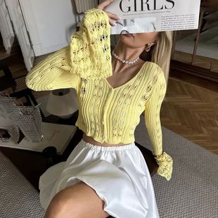 Hot girl hollow knitted cardigan镂空喇叭袖纯色短款针织上衣女